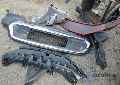 2025 Toyota Camry Xse z USA, uszkodzony, nr VIN 4T1DAACK2SU128295